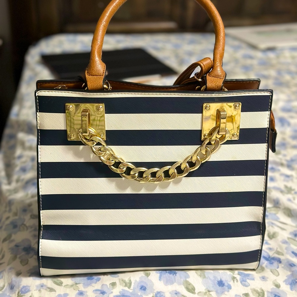 Call it Spring tote